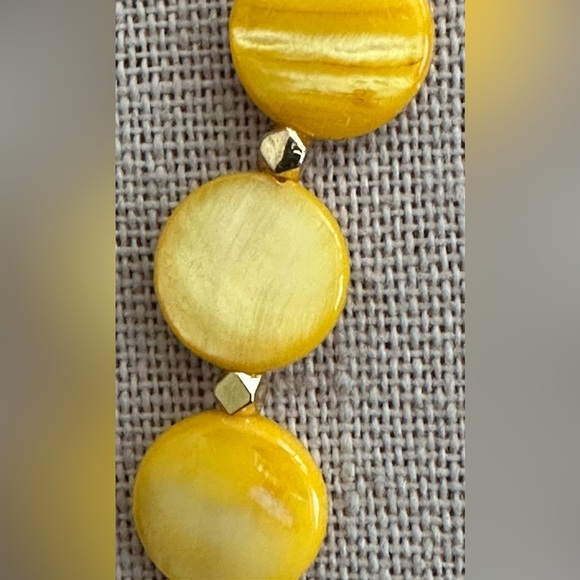 20 inch Mother of Pearl coin bead necklace NWOT - Picture 3 of 12